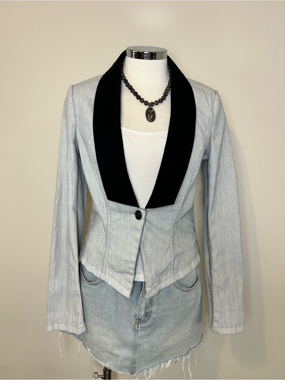 Rock & Republic Women’s Denim Blazer Size 8 Light Blue Black Velvet Collar Y2K